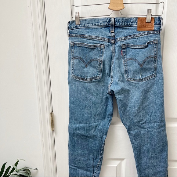 Levis Wedgie Fit Jeans in Medium Wash - Picture 4 of 5